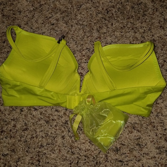 NWT Victoria's Secret bra - Picture 2 of 3